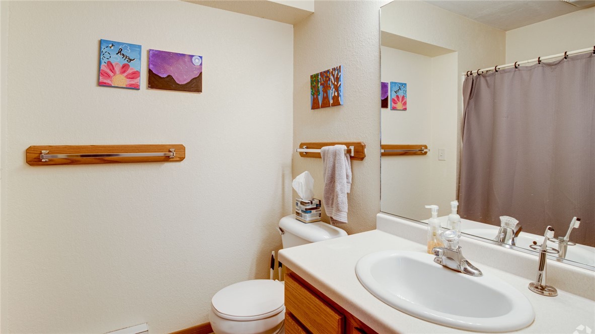 1063 E Cascade Avenue 12 Room 3 Property Photo 6