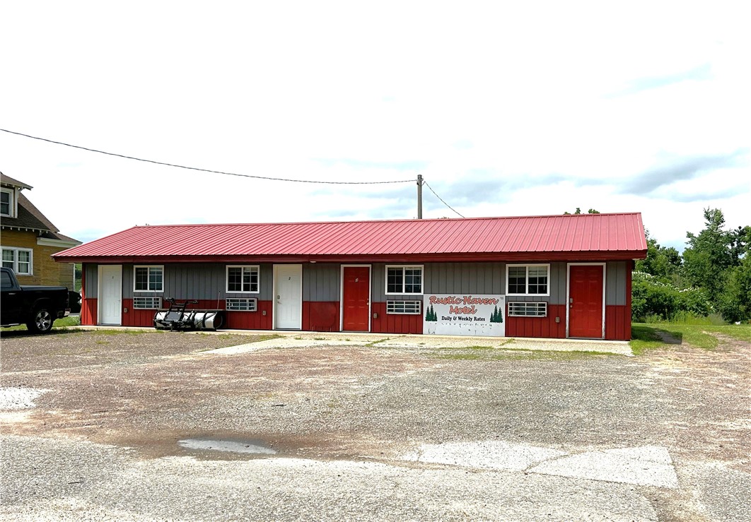 W15670 State Highway 121 Property Photo 1