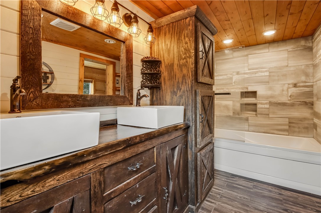 12011 N Us Highway 63 Property Photo 24