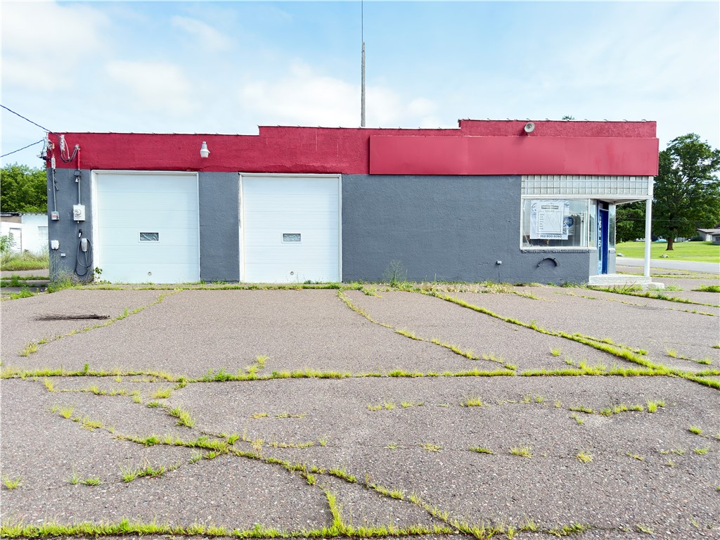301 Traffic Avenue N Property Photo 14