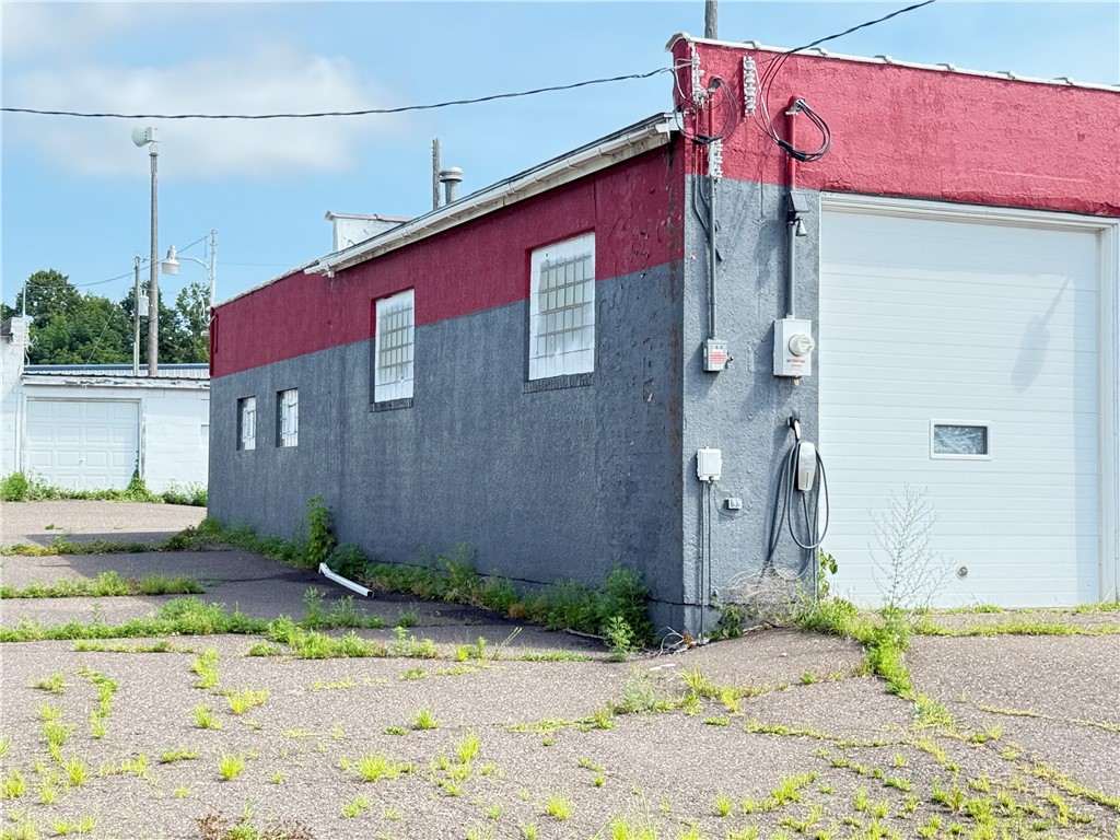 301 Traffic Avenue N Property Photo 15