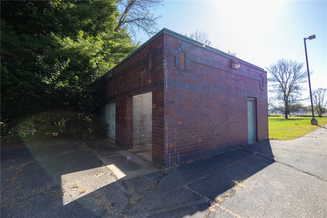 2110 Us Highway 12 W Property Photo 4