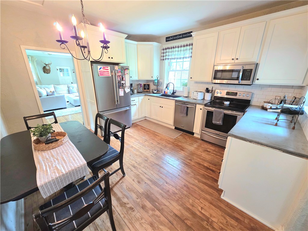 939 Emery Street Property Photo 7