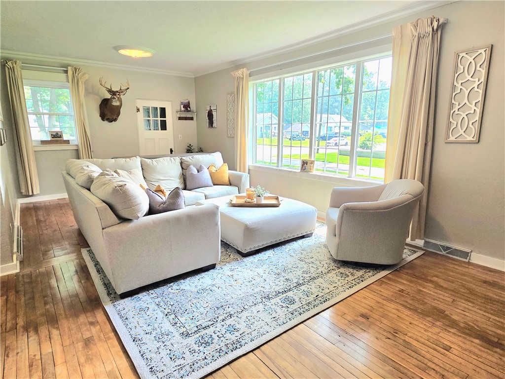 939 Emery Street Property Photo 10