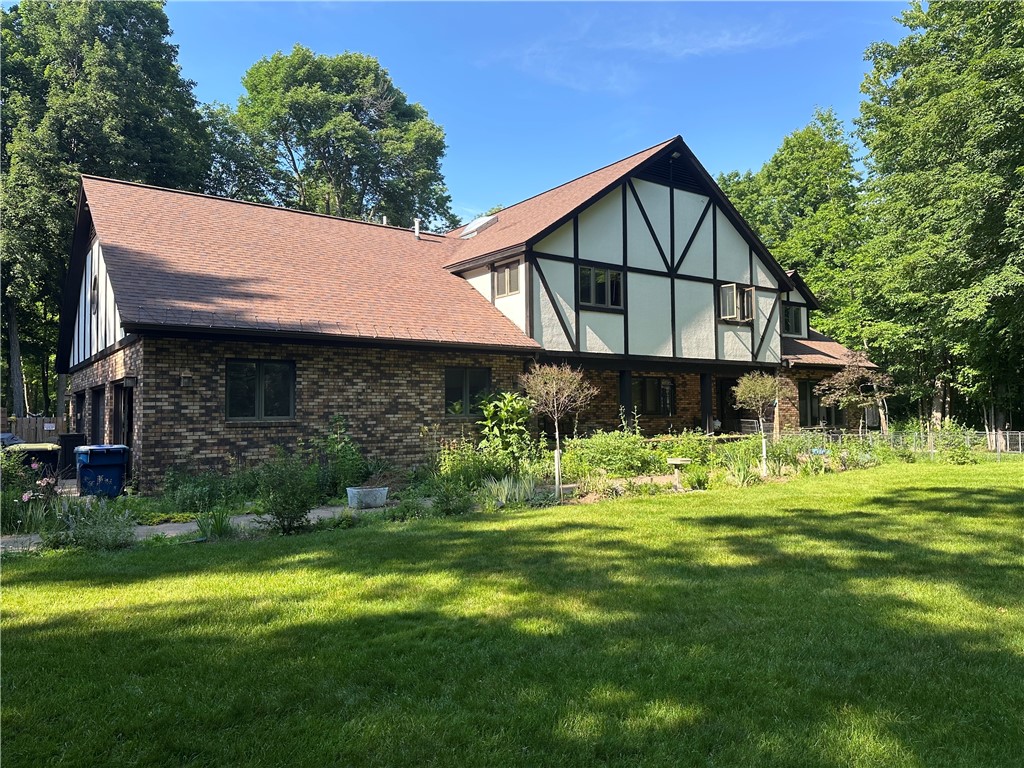 2213 Maple Lane Property Photo 1