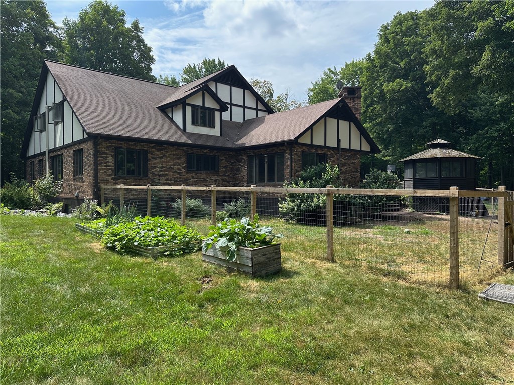 2213 Maple Lane Property Photo 2