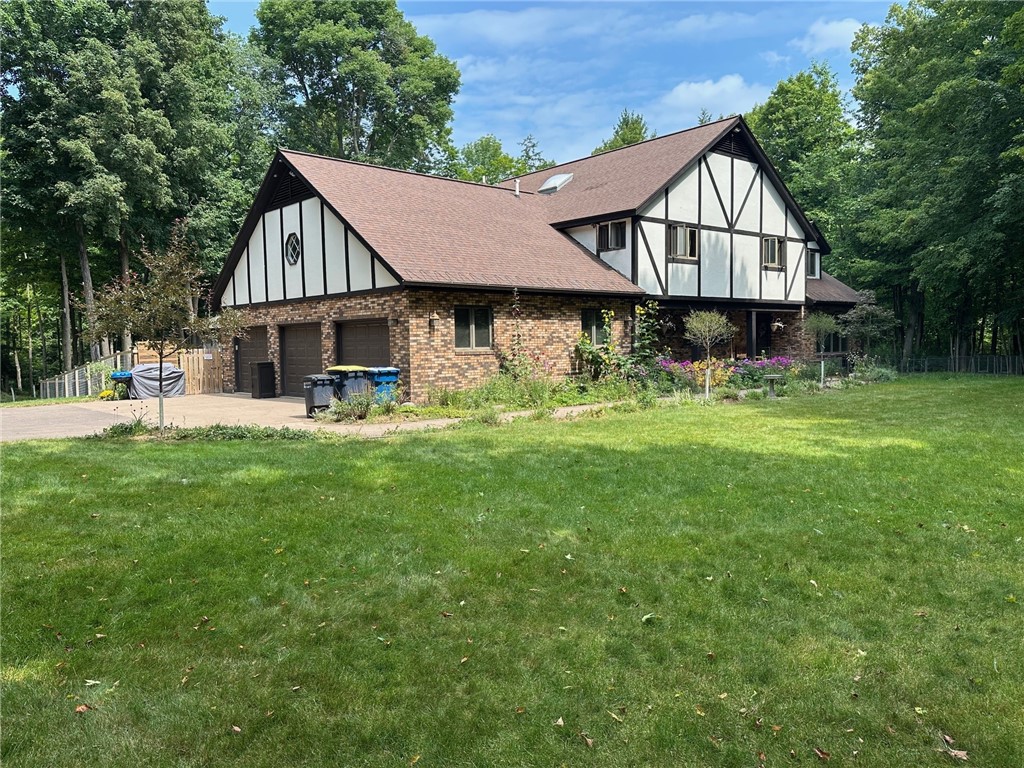 2213 Maple Lane Property Photo 3