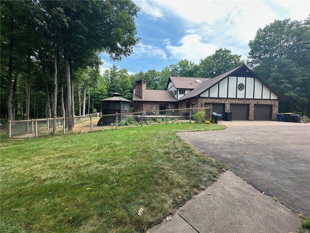 2213 Maple Lane Property Photo 5