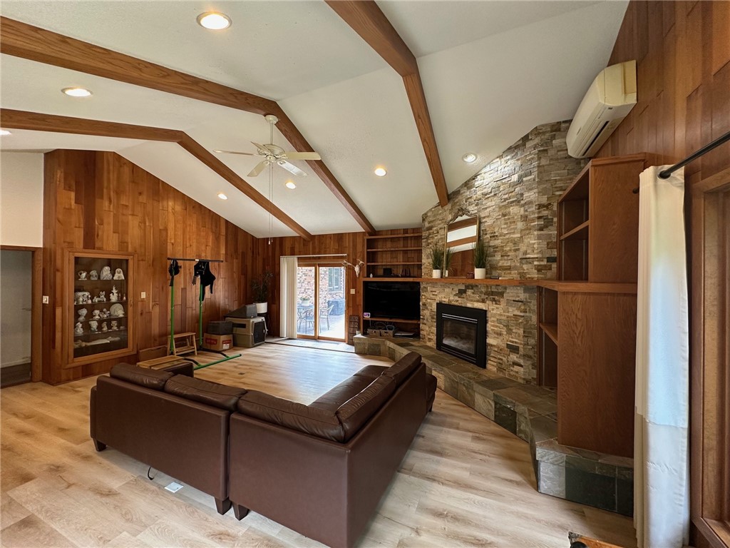 2213 Maple Lane Property Photo 8