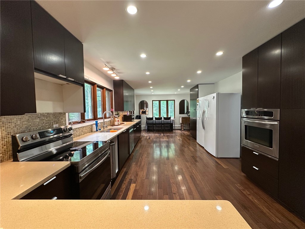 2213 Maple Lane Property Photo 10