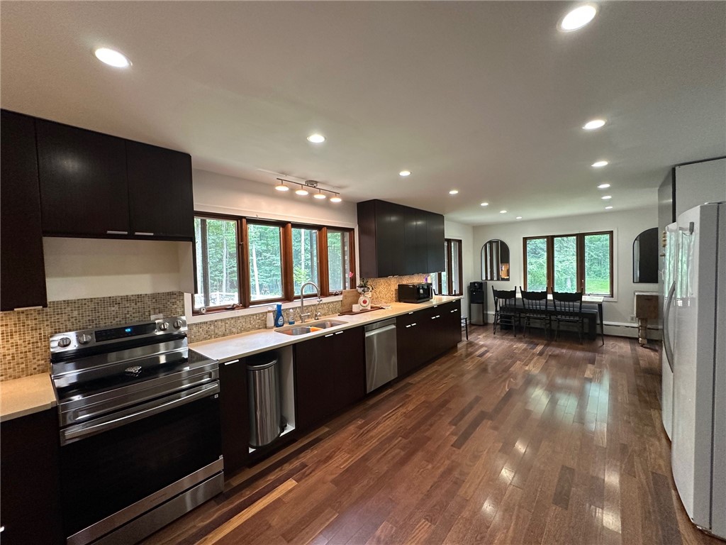 2213 Maple Lane Property Photo 11