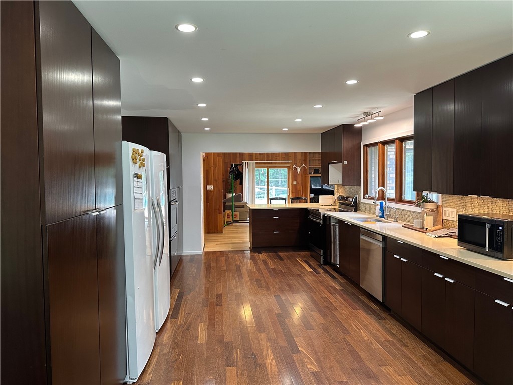 2213 Maple Lane Property Photo 13