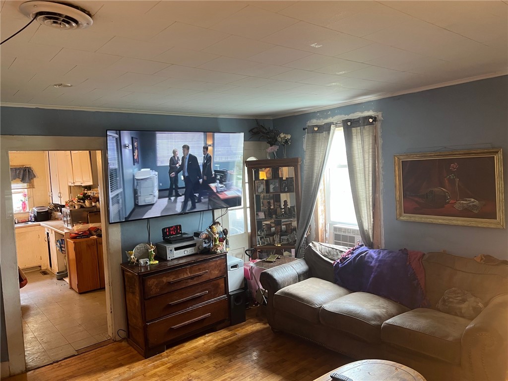 819 W Lincoln Street Property Photo 3