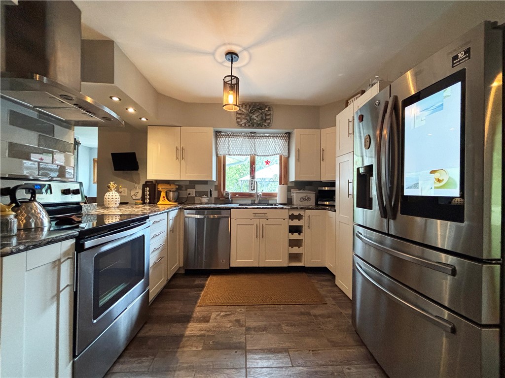 2472 9 7/16 Avenue Property Photo 7