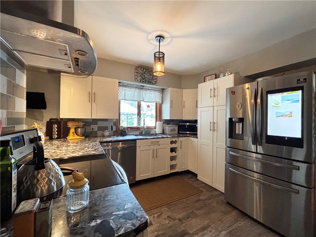 2472 9 7/16 Avenue Property Photo 8