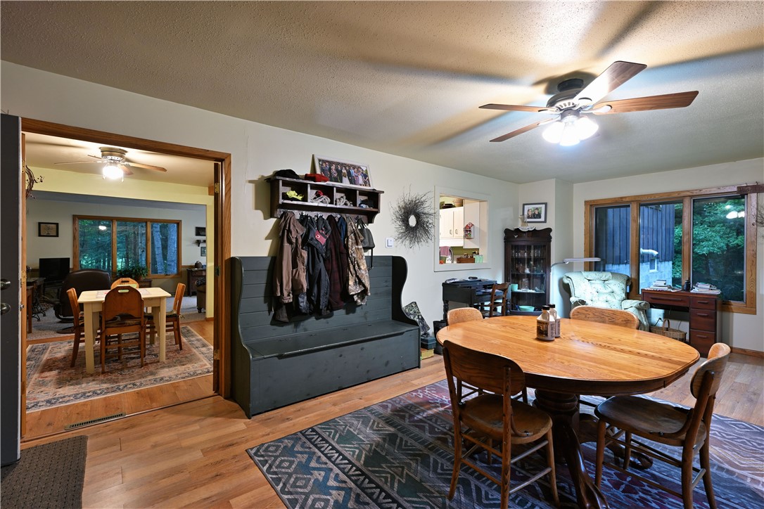 8913 E Balsam Drive Property Photo 3