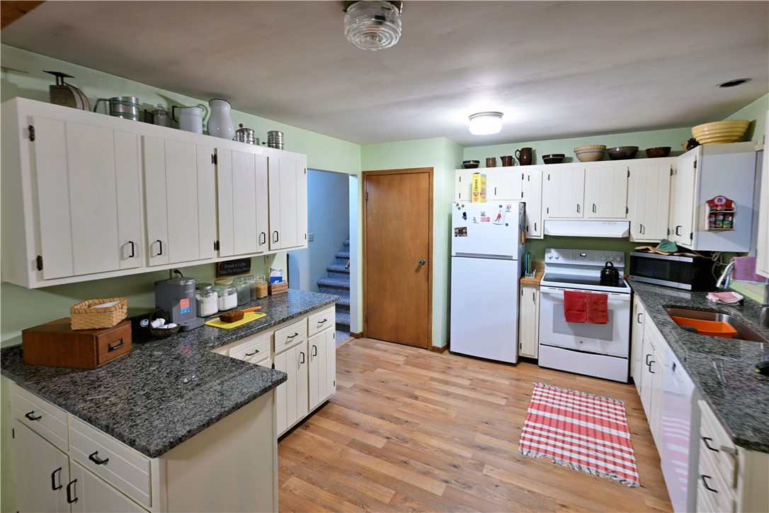 8913 E Balsam Drive Property Photo 6