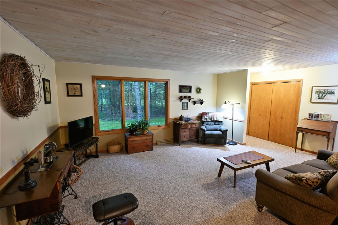 8913 E Balsam Drive Property Photo 8