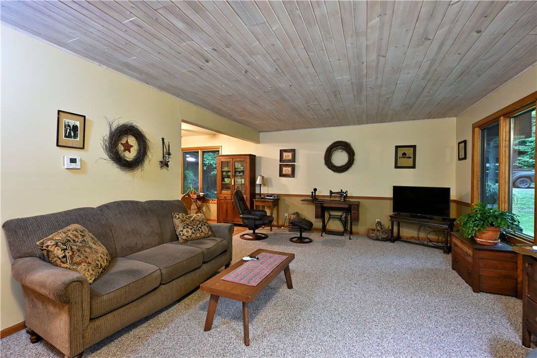 8913 E Balsam Drive Property Photo 9