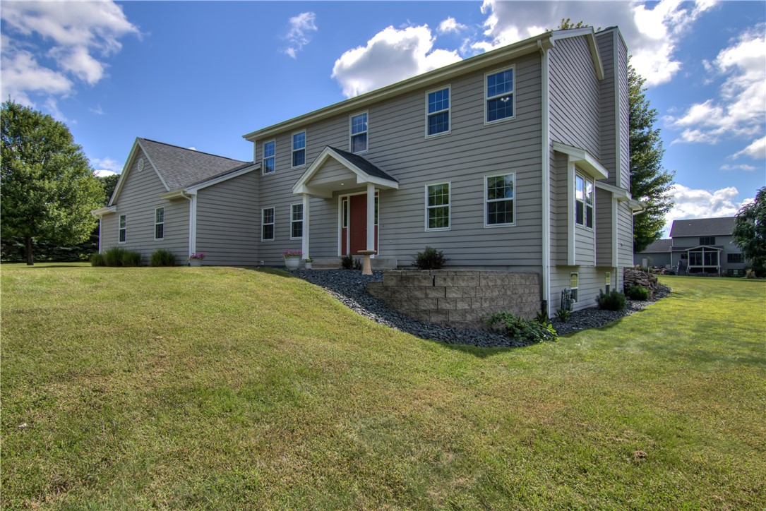 E4625 Interlachen Boulevard Property Photo 2