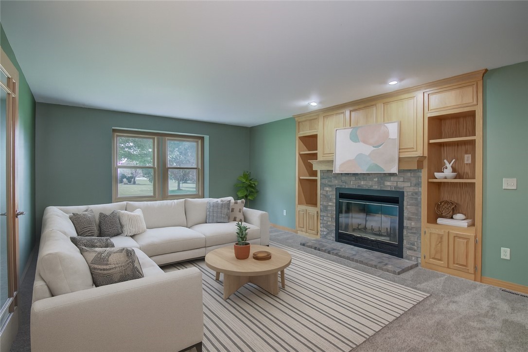 E4625 Interlachen Boulevard Property Photo 3