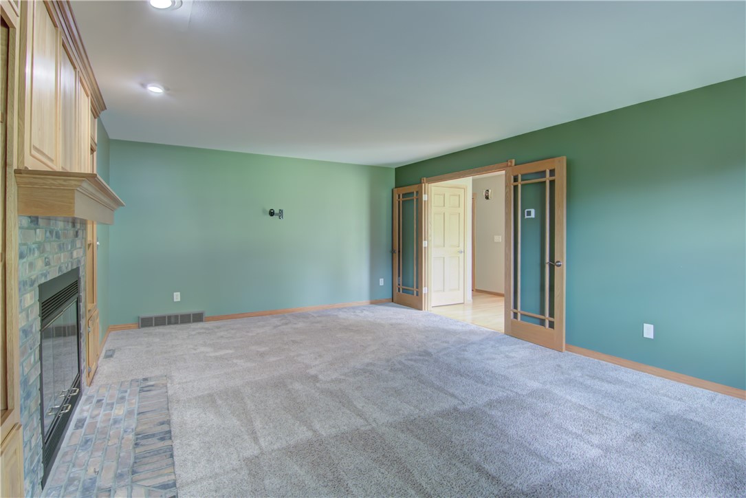 E4625 Interlachen Boulevard Property Photo 10