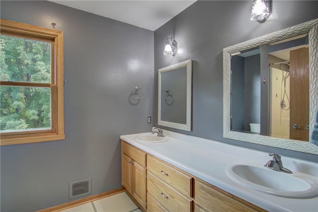 E4625 Interlachen Boulevard Property Photo 19