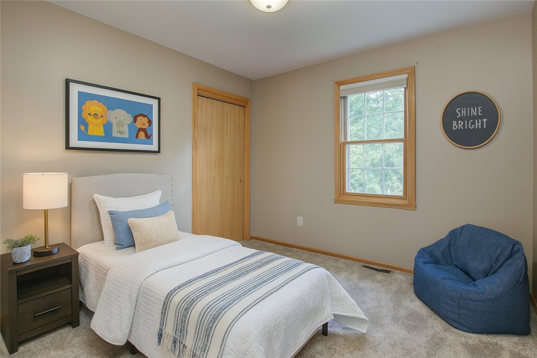 E4625 Interlachen Boulevard Property Photo 22