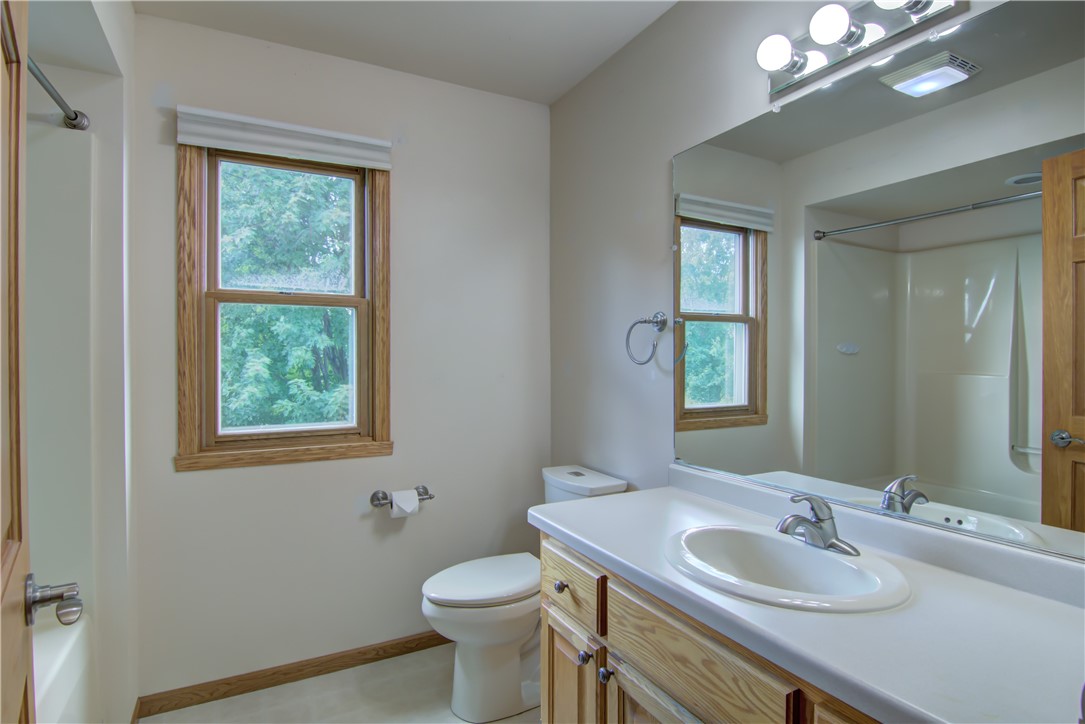 E4625 Interlachen Boulevard Property Photo 28