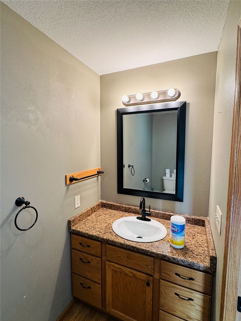 405 Diamond Street S Property Photo 10