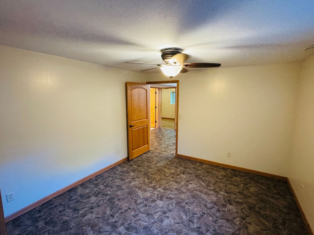 405 Diamond Street S Property Photo 33