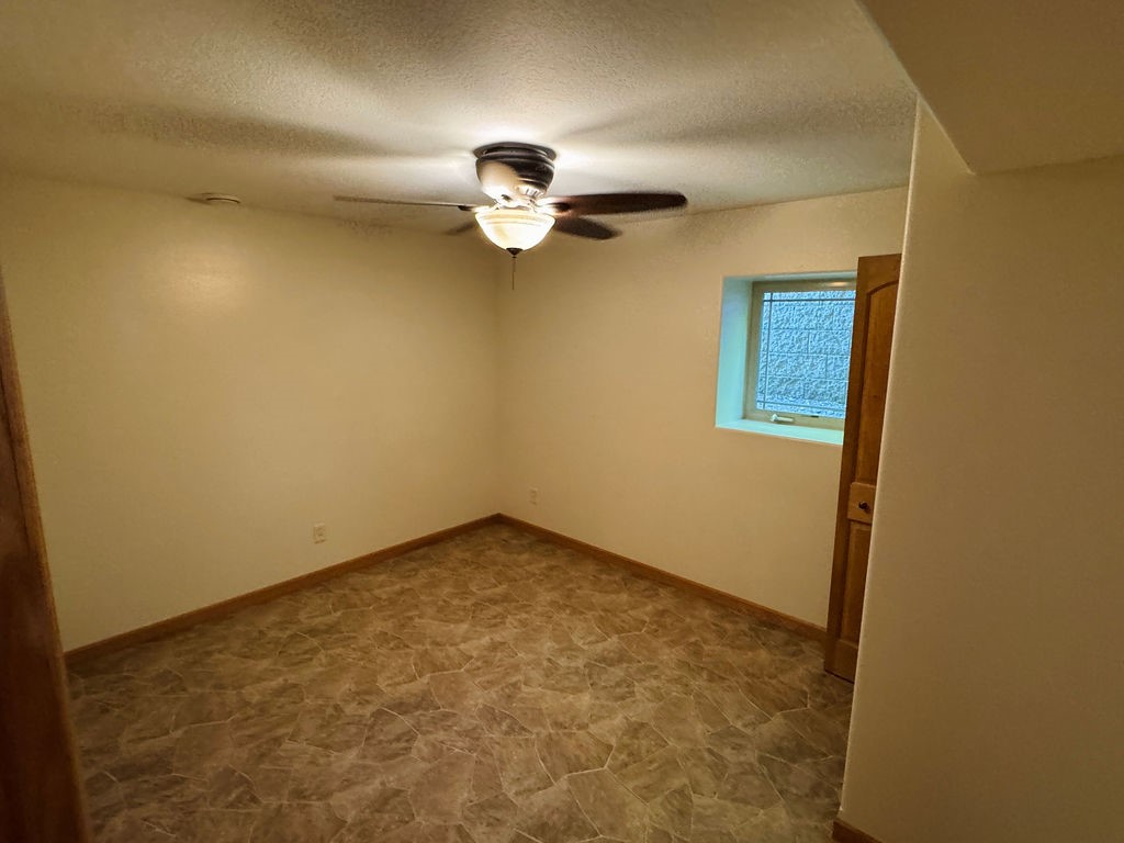 405 Diamond Street S Property Photo 34
