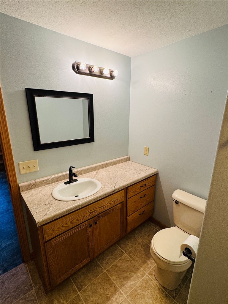 405 Diamond Street S Property Photo 40