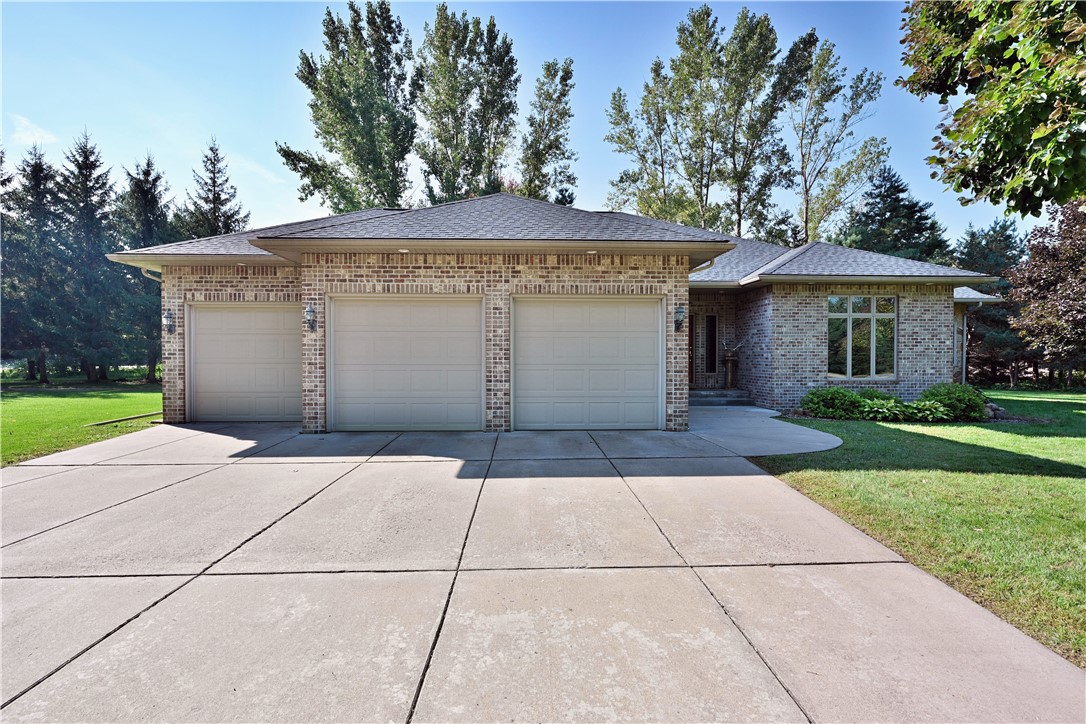 2047 23 11/16 Avenue Property Photo 1