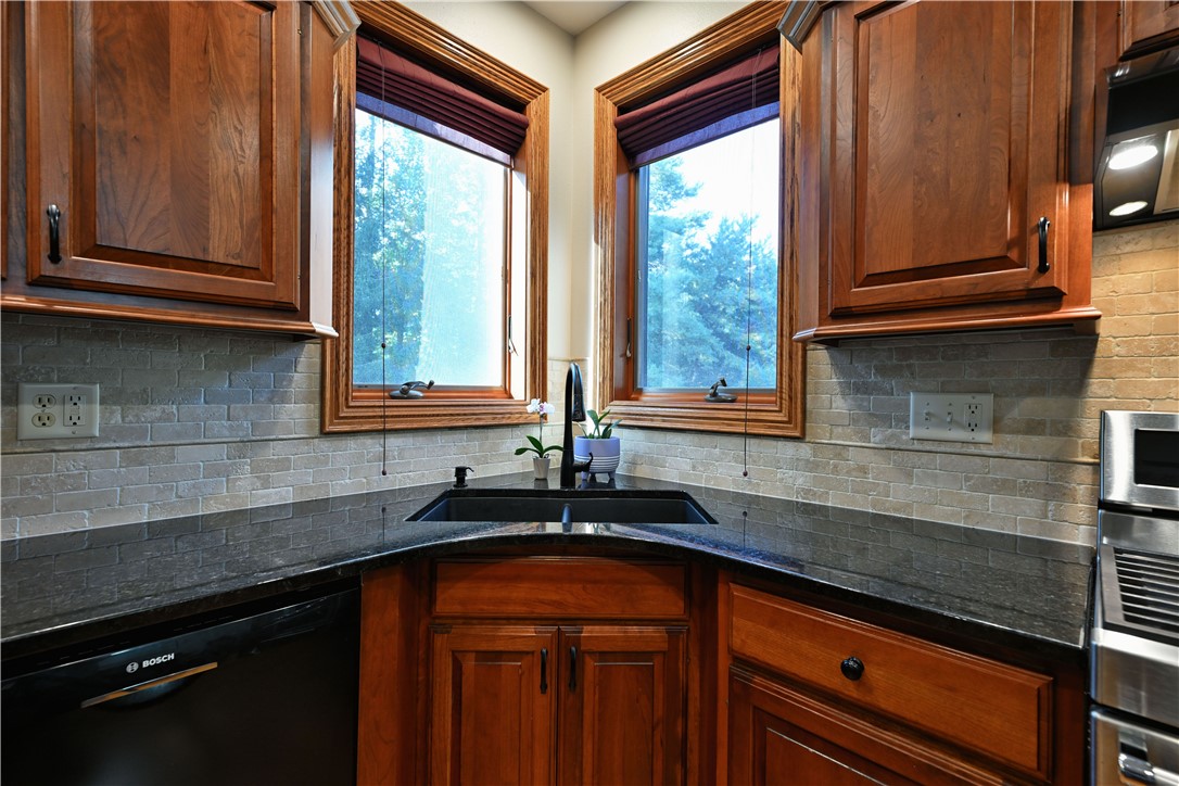2047 23 11/16 Avenue Property Photo 11