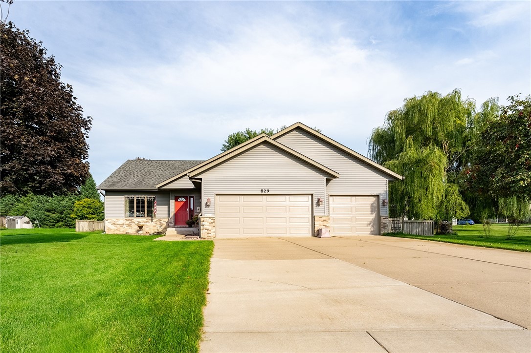 829 Bluff View Circle W Property Photo 1