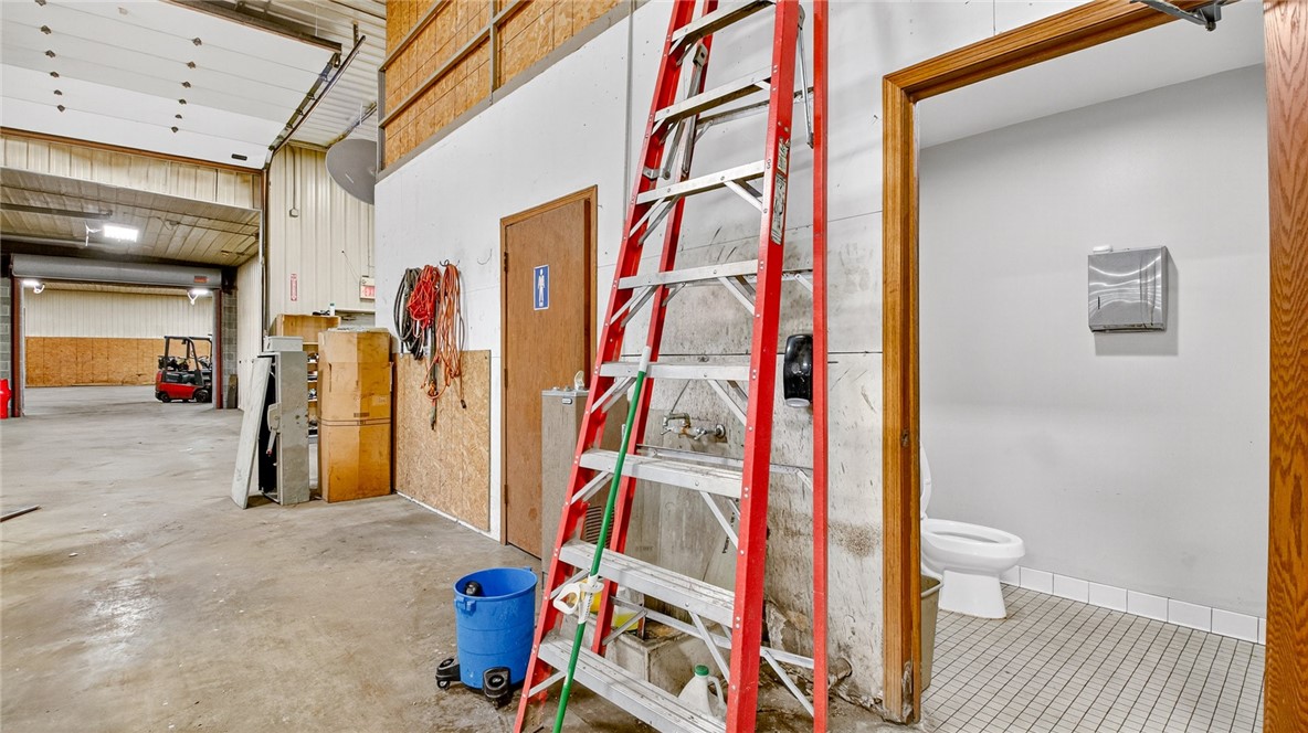 1110 W Center Street Property Photo 10