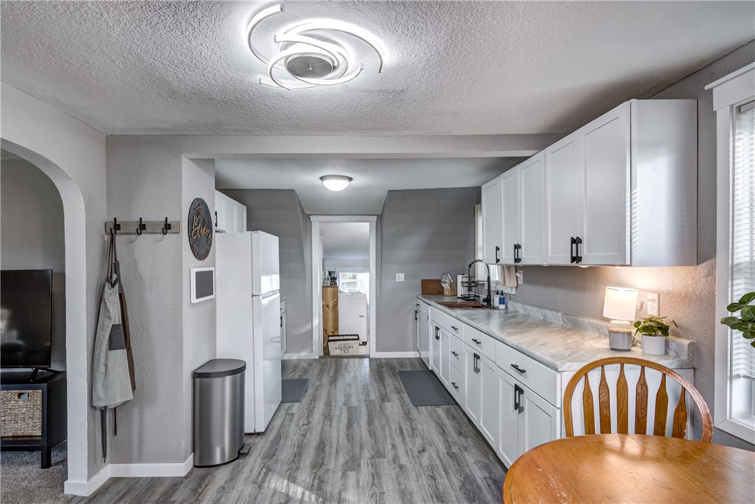 602 E South Avenue Property Photo 3