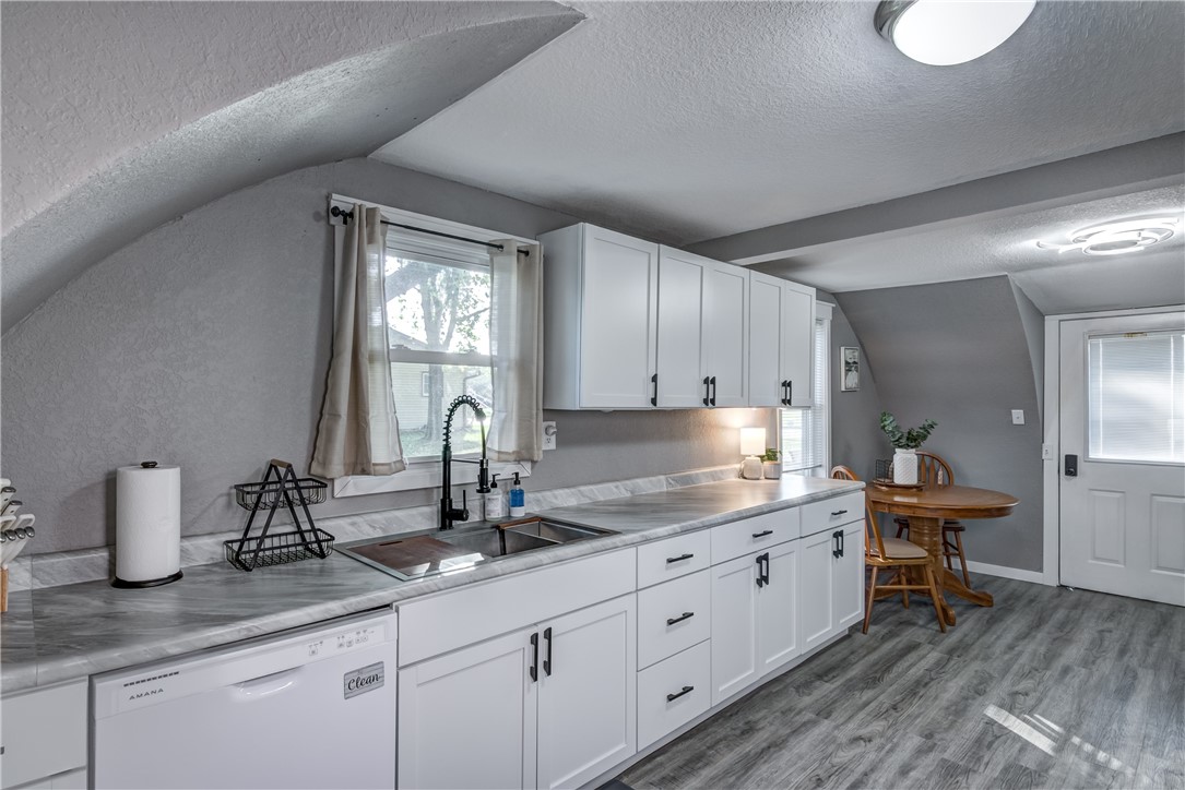 602 E South Avenue Property Photo 5