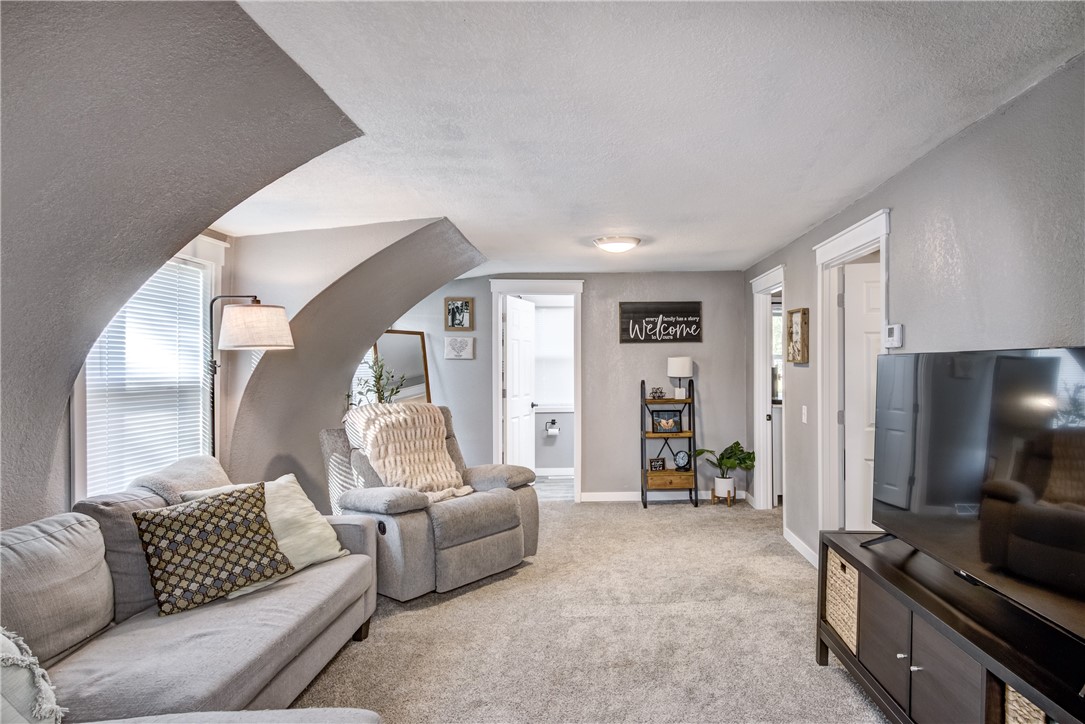 602 E South Avenue Property Photo 6