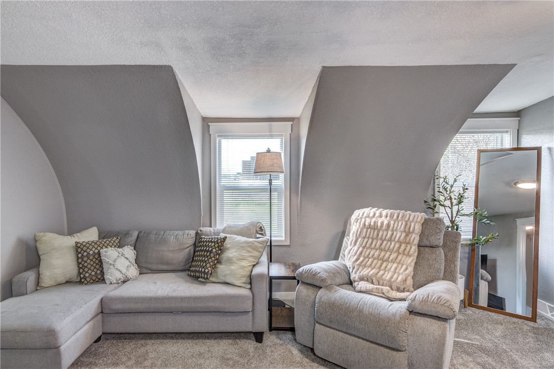 602 E South Avenue Property Photo 7