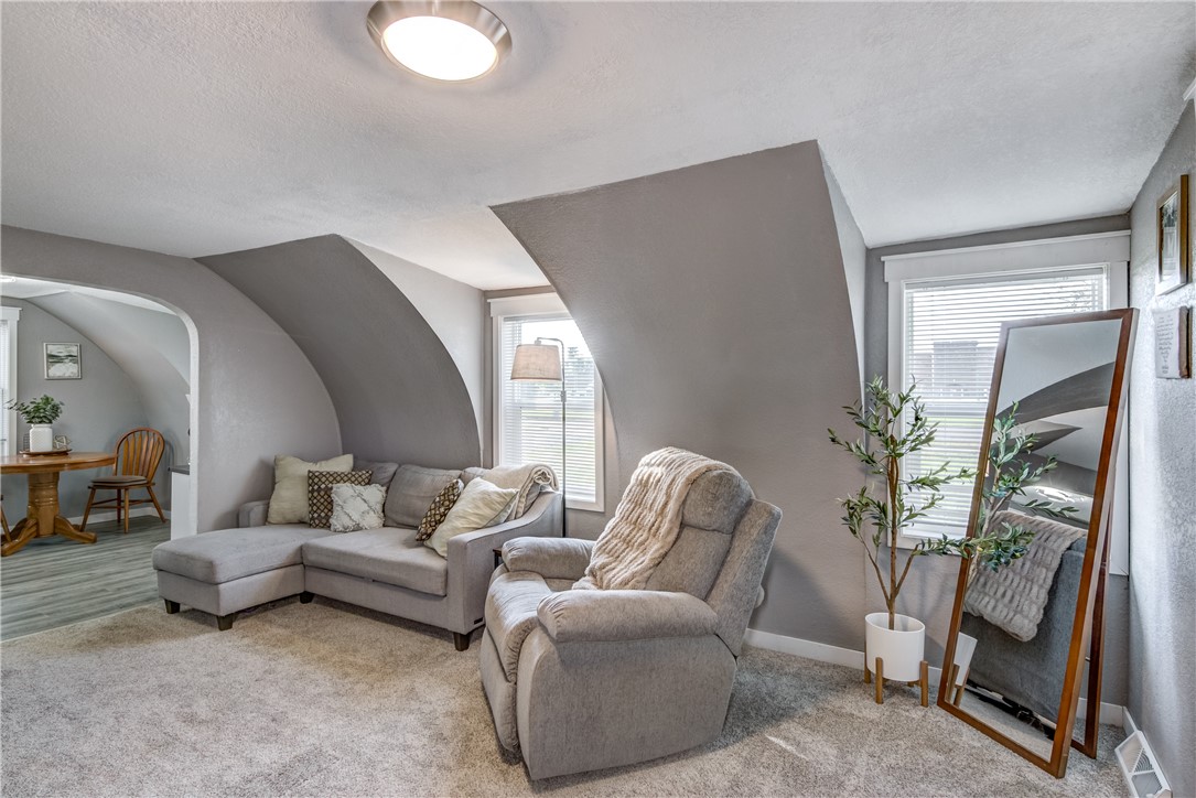 602 E South Avenue Property Photo 8