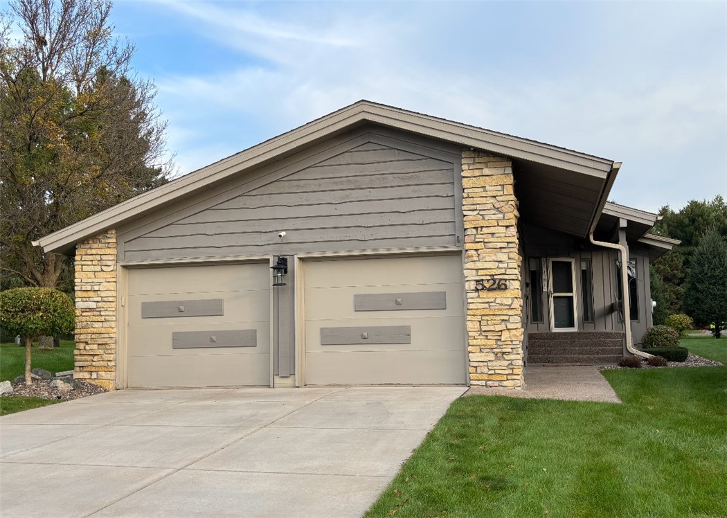 526 Fairfield Court Property Photo 1