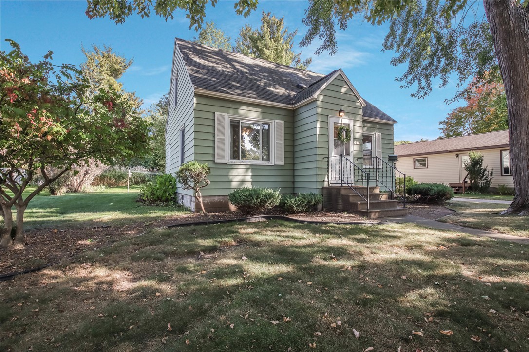 2913 Uranus Avenue Property Photo 1