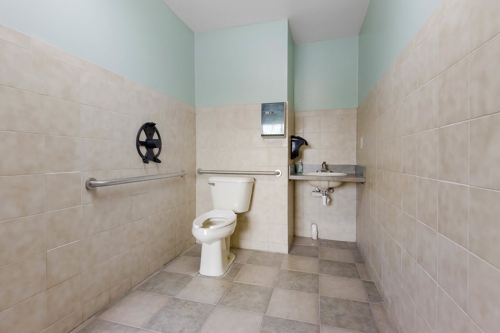 215 Lake Avenue E Property Photo 28