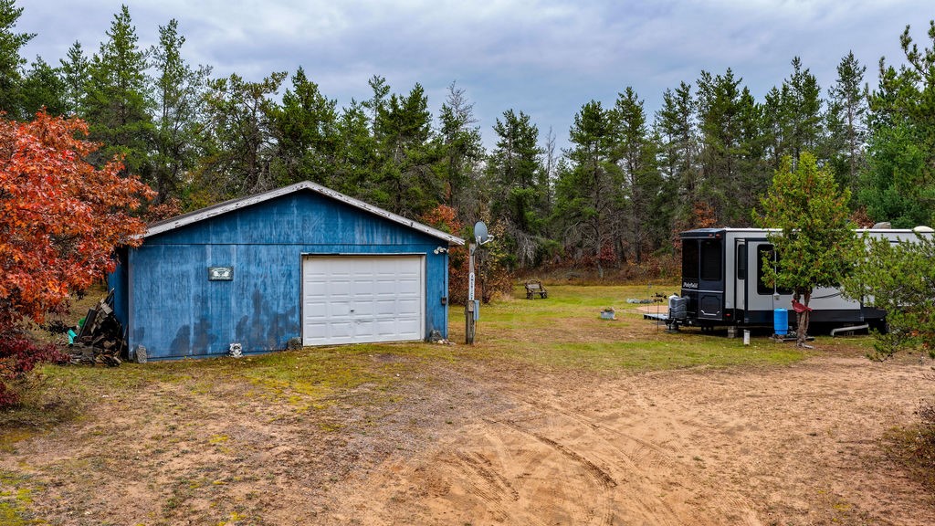 15610 E Crystal Lake Road Property Photo 5