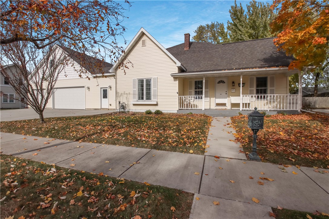 411 Lake Avenue E Property Photo 1