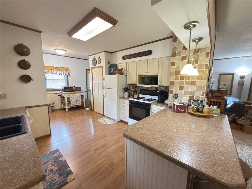 510 Maple Street W Property Photo 5