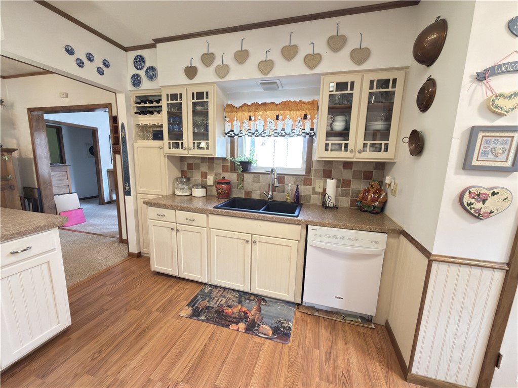510 Maple Street W Property Photo 6