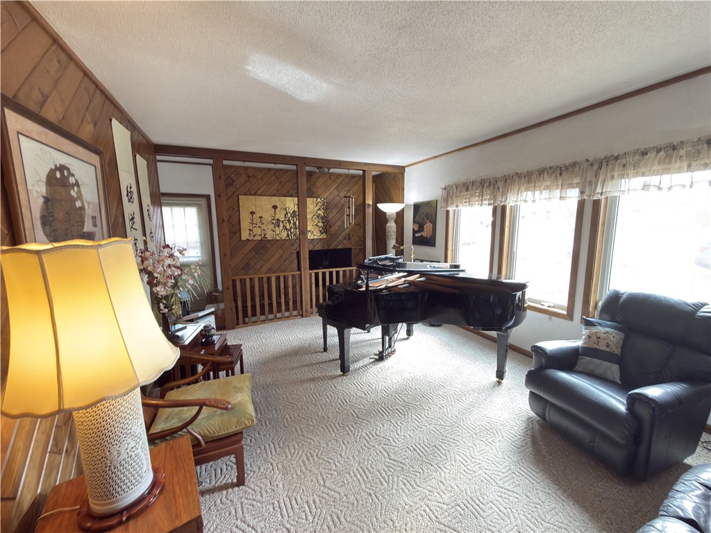 510 Maple Street W Property Photo 12